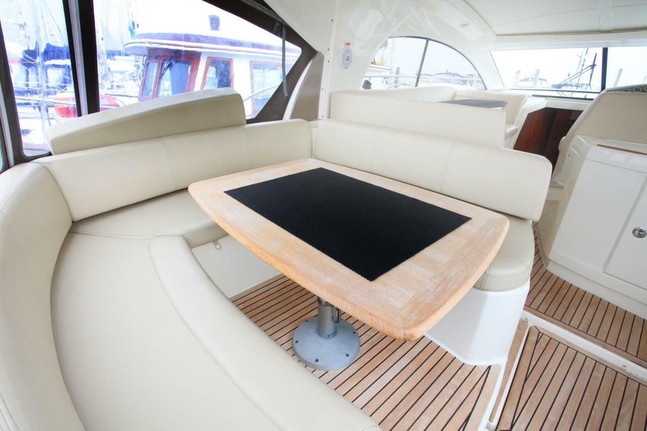 Zen Dog Luxury Motor Yacht Otel Lymington Dış mekan fotoğraf