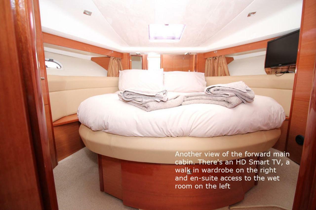Zen Dog Luxury Motor Yacht Otel Lymington Dış mekan fotoğraf