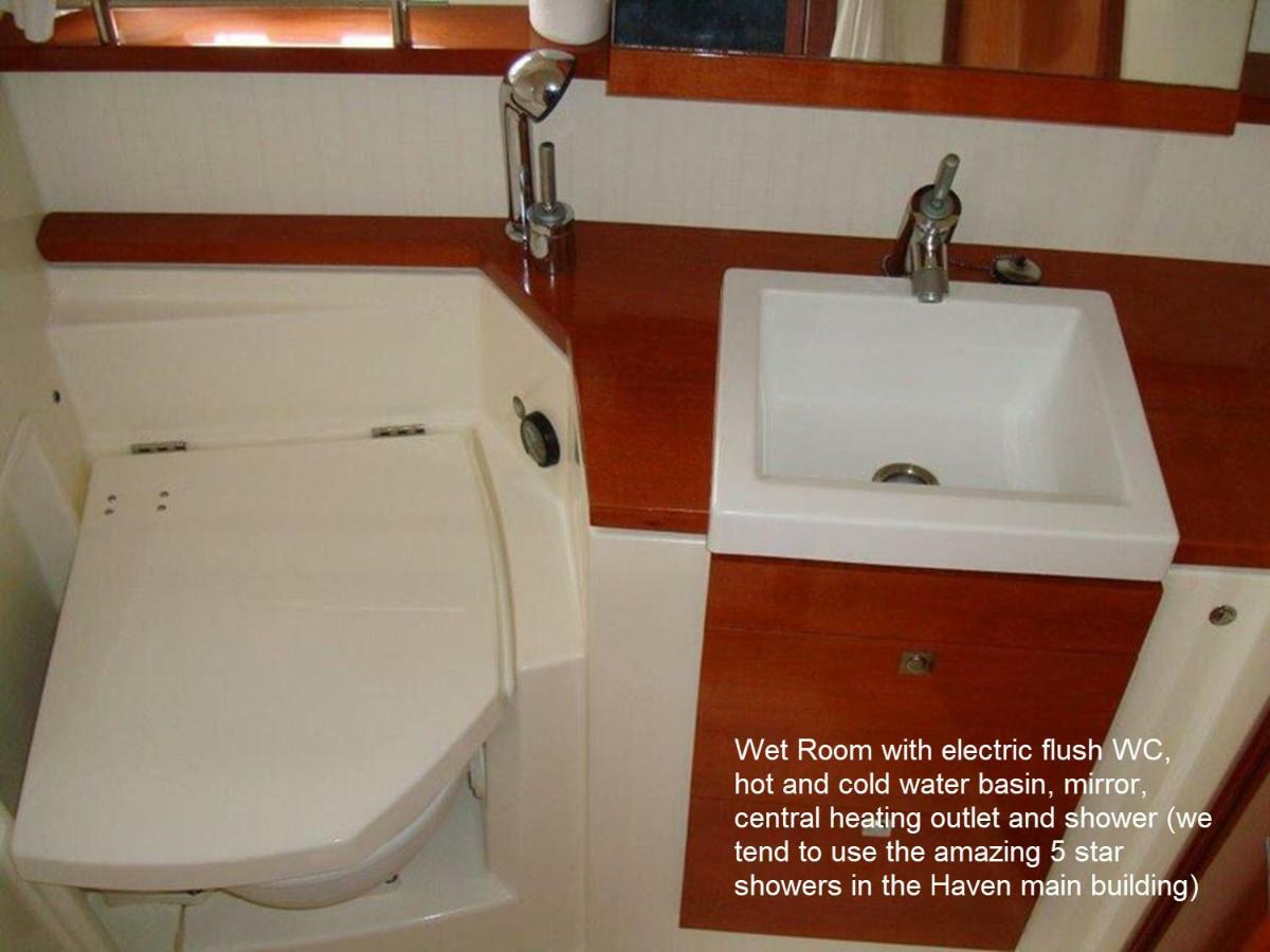Zen Dog Luxury Motor Yacht Otel Lymington Dış mekan fotoğraf