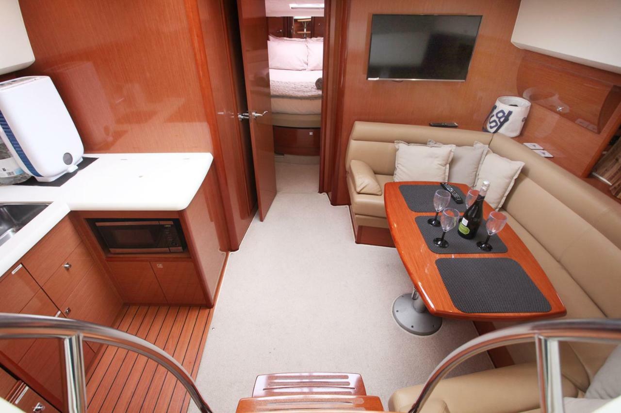 Zen Dog Luxury Motor Yacht Otel Lymington Dış mekan fotoğraf